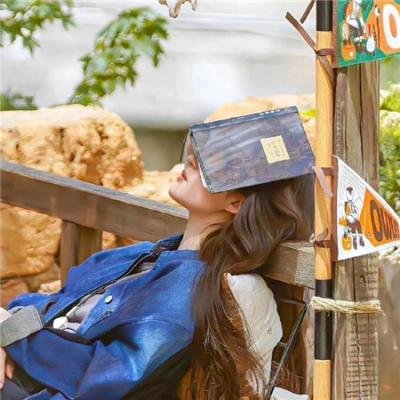 使用下方 20 个影片名，按顺序一一对应，不要改动片名文字，只根据片名和括号内类型提示来虚构全新的故事内容： 破碎的瞬间 脱单倒计时 捕月 鬼娃回魂5 小鬼神偷 隐藏杀手 蒙哥奥·戴恩 真心遇上大冒险 恶魔爵爷 暗芝居第四季 吾土吾民 就这样… 第二季 变形计 我的变形日记 情敌复仇战 三审状元妻粤语 两个士兵 南玉卿心 疯狂迈尔士 巨石阵灾劫 魔鬼关卡